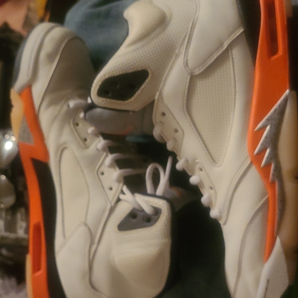 Jordan 5 like new only wore a couple times 10 1/2. White and orange - Picture 2 of 2